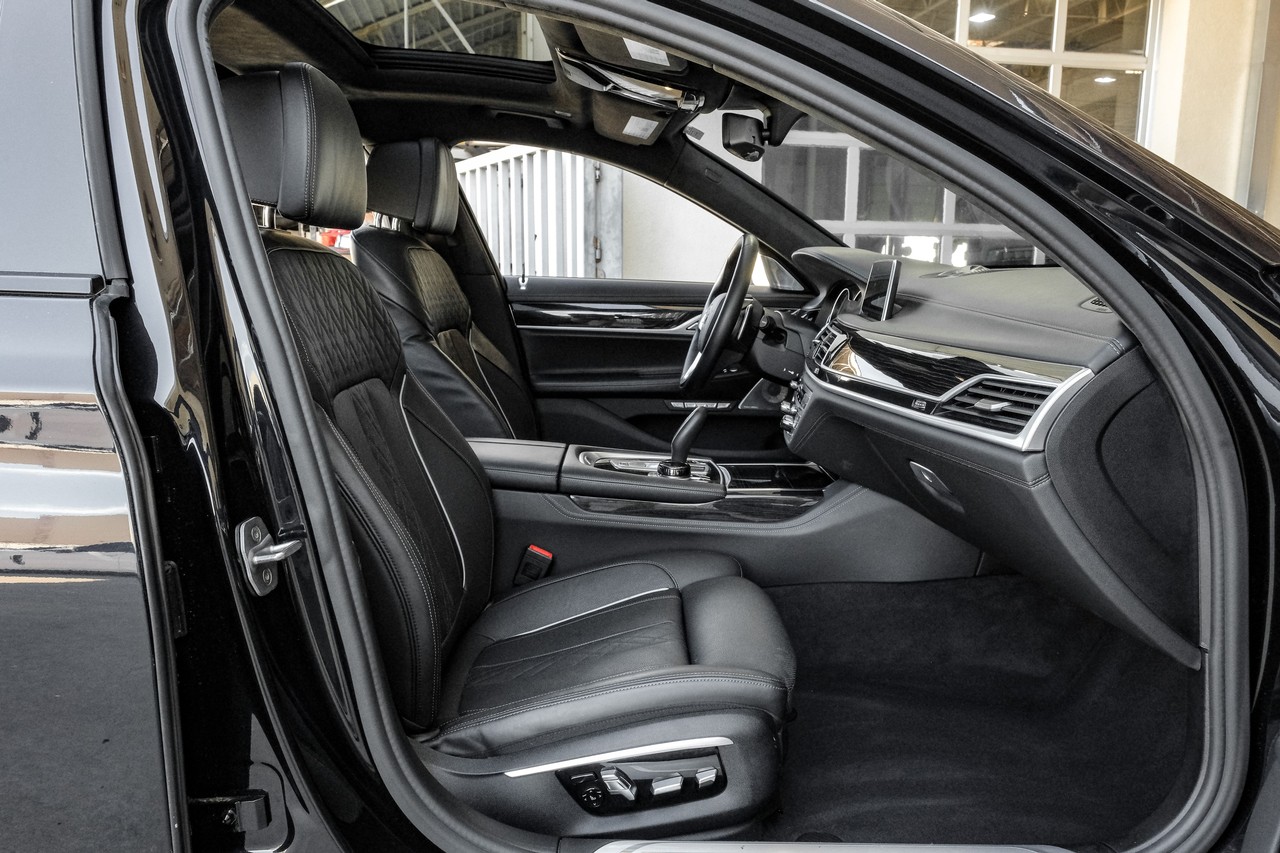 BMW 7 Series Vehicle Main Gallery Image 42