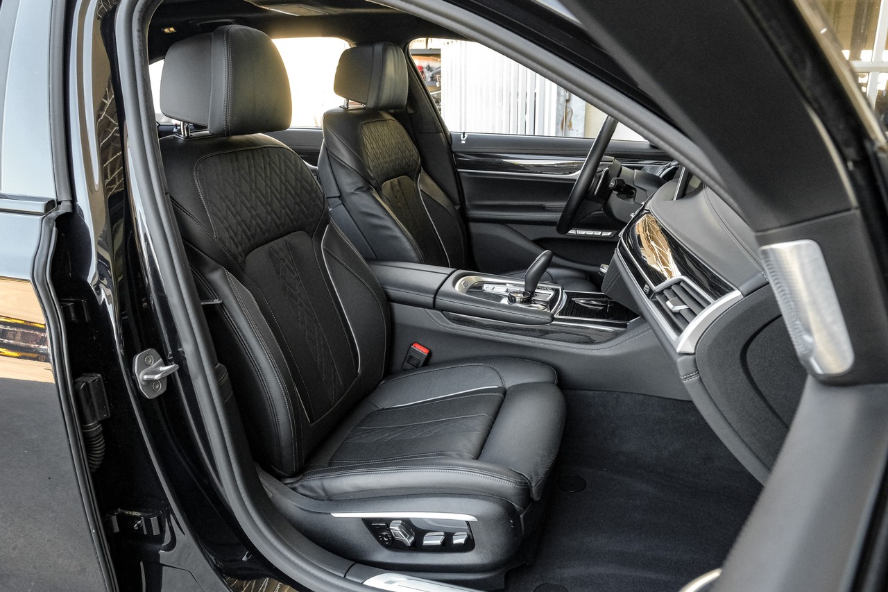 BMW 7 Series Vehicle Main Gallery Image 43