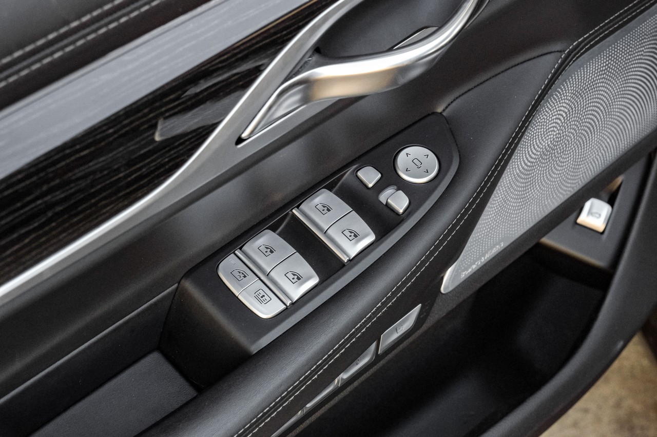 BMW 7 Series Vehicle Main Gallery Image 48