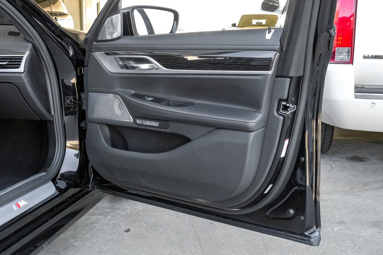 BMW 7 Series Vehicle Main Gallery Image 52