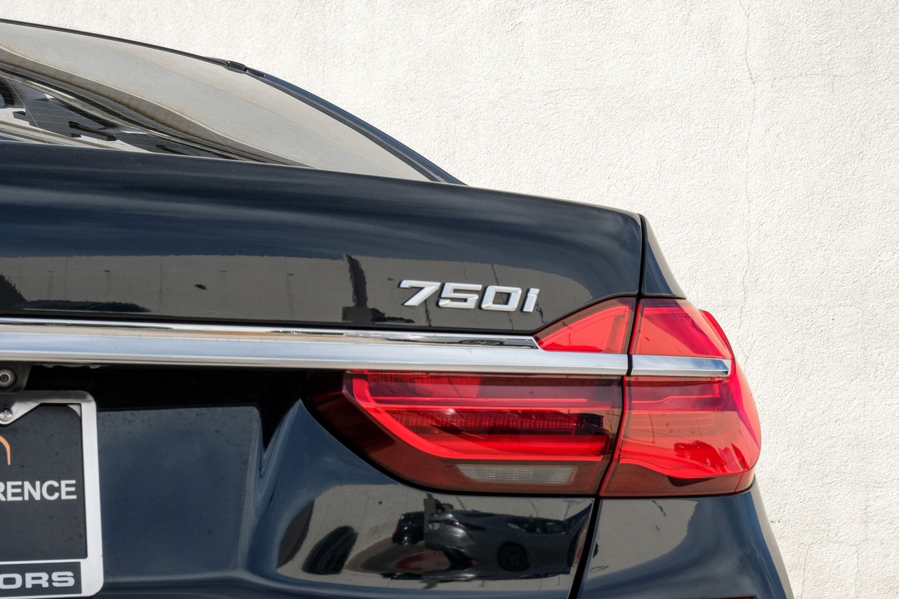 BMW 7 Series Vehicle Main Gallery Image 58