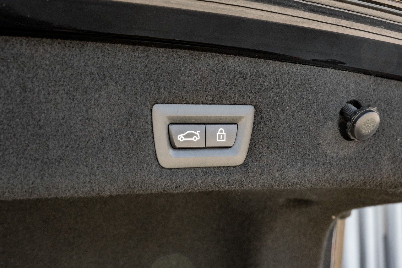 BMW 7 Series Vehicle Main Gallery Image 61