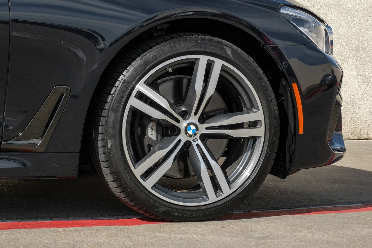 BMW 7 Series Vehicle Main Gallery Image 63