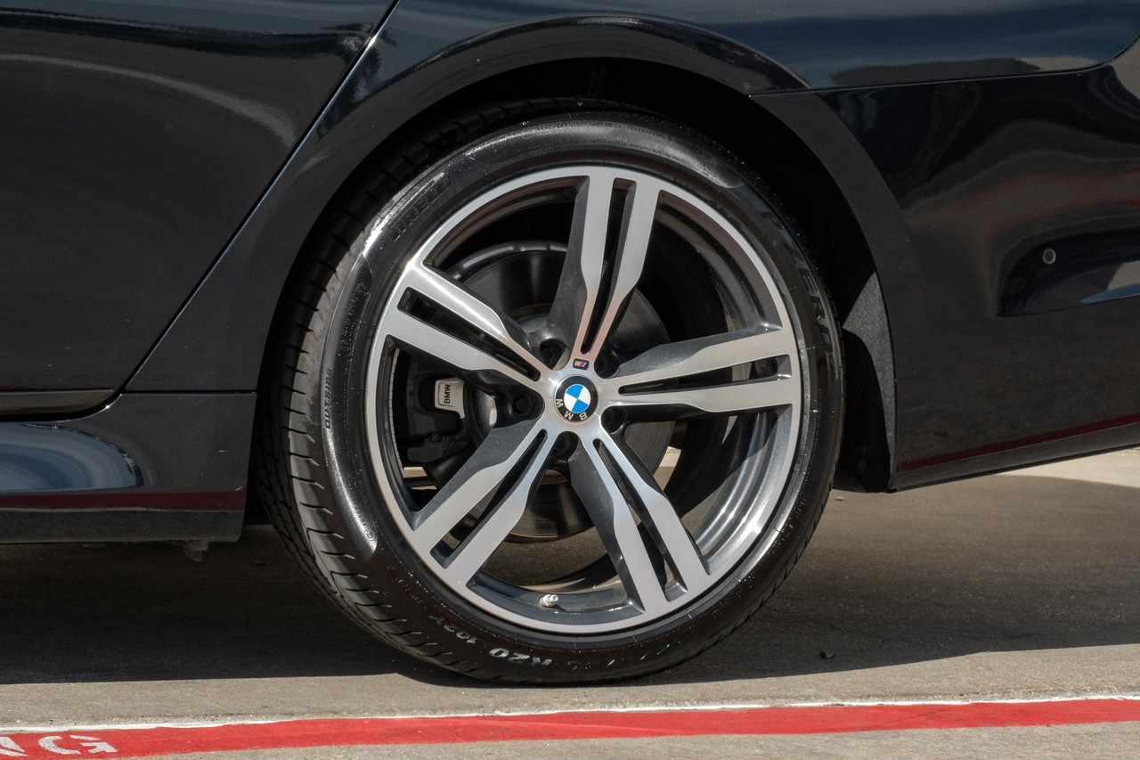 BMW 7 Series Vehicle Main Gallery Image 65