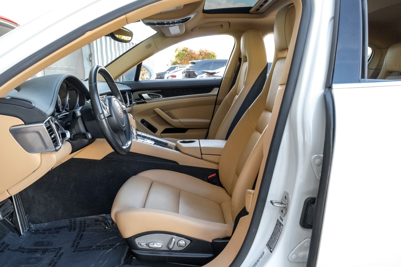 Porsche Panamera Vehicle Main Gallery Image 04