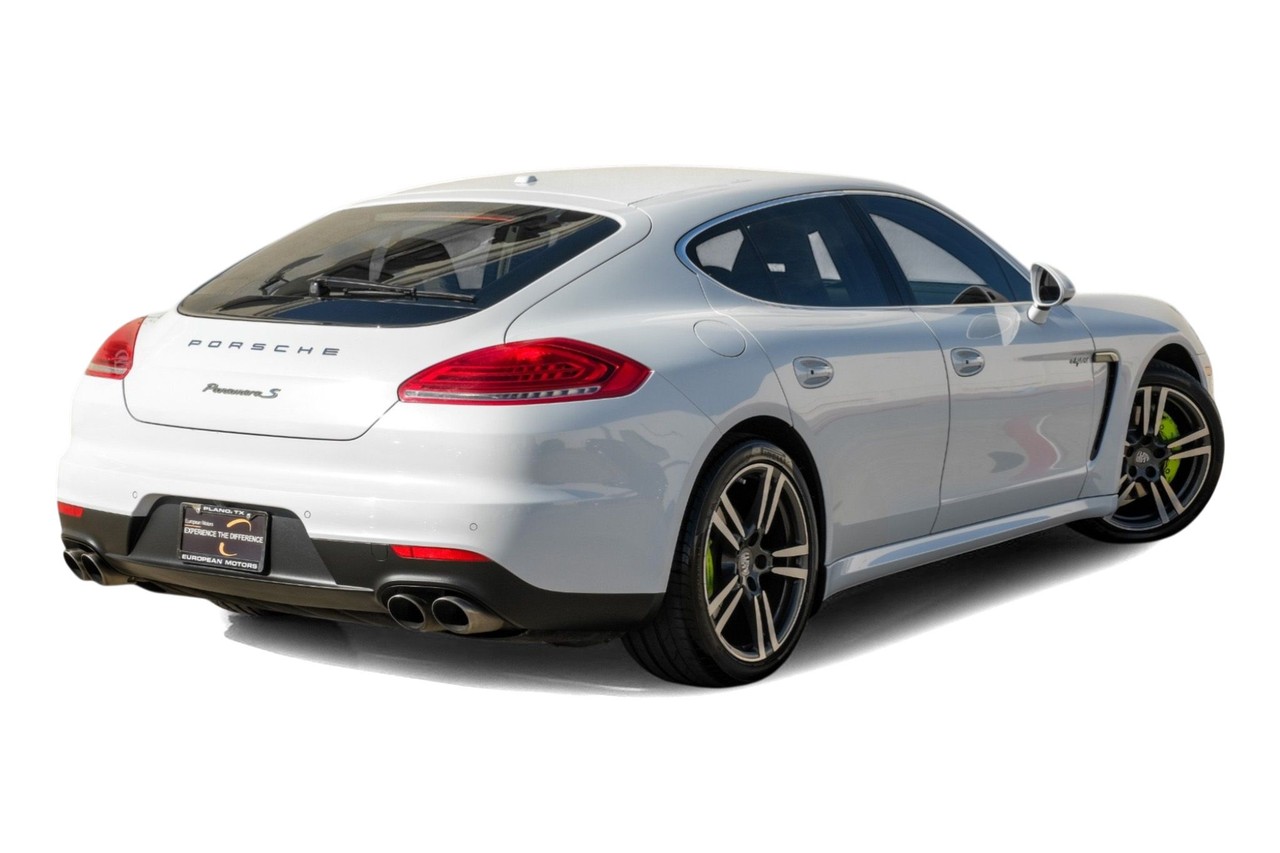 Porsche Panamera Vehicle Main Gallery Image 09