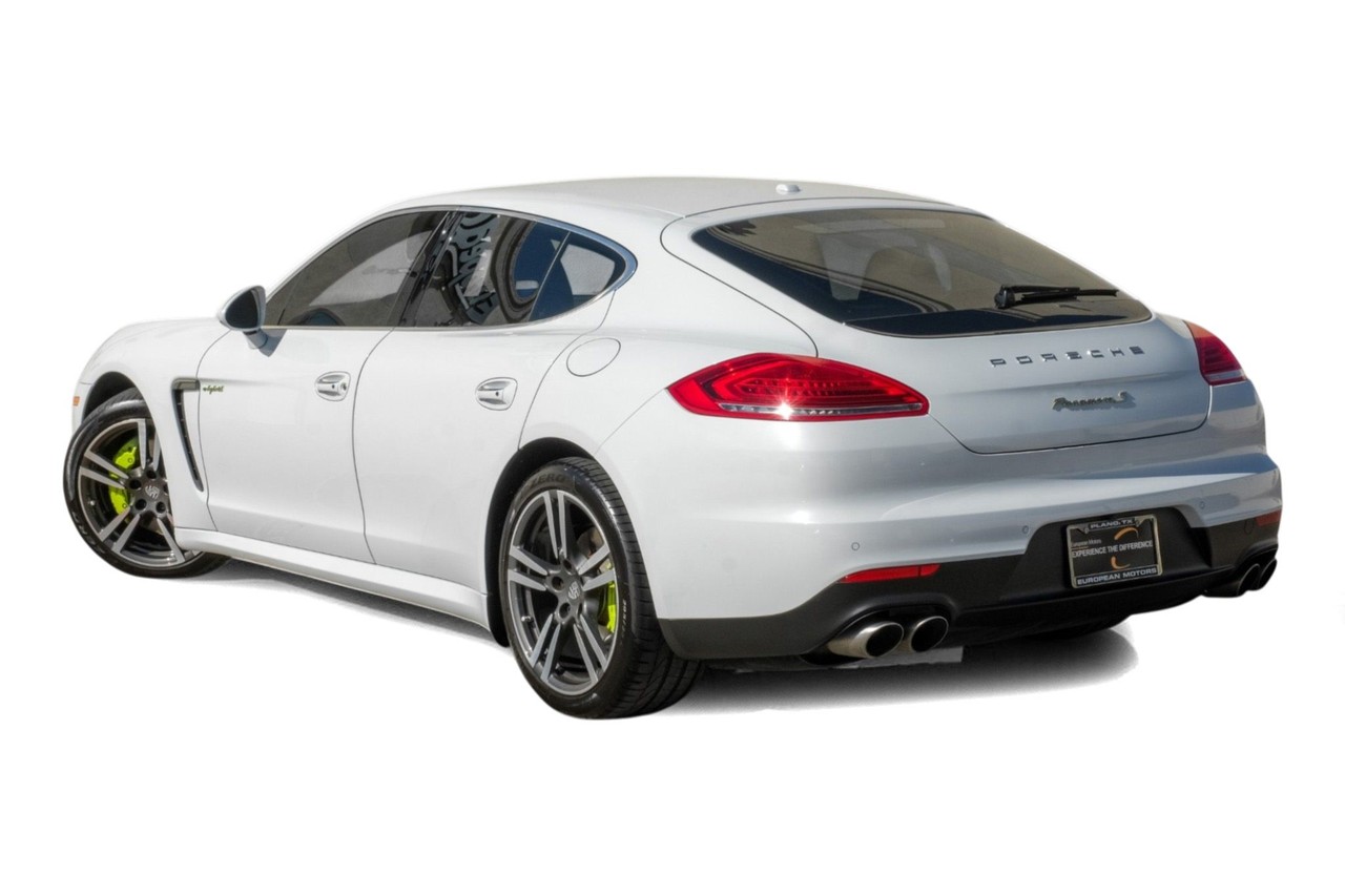 Porsche Panamera Vehicle Main Gallery Image 11