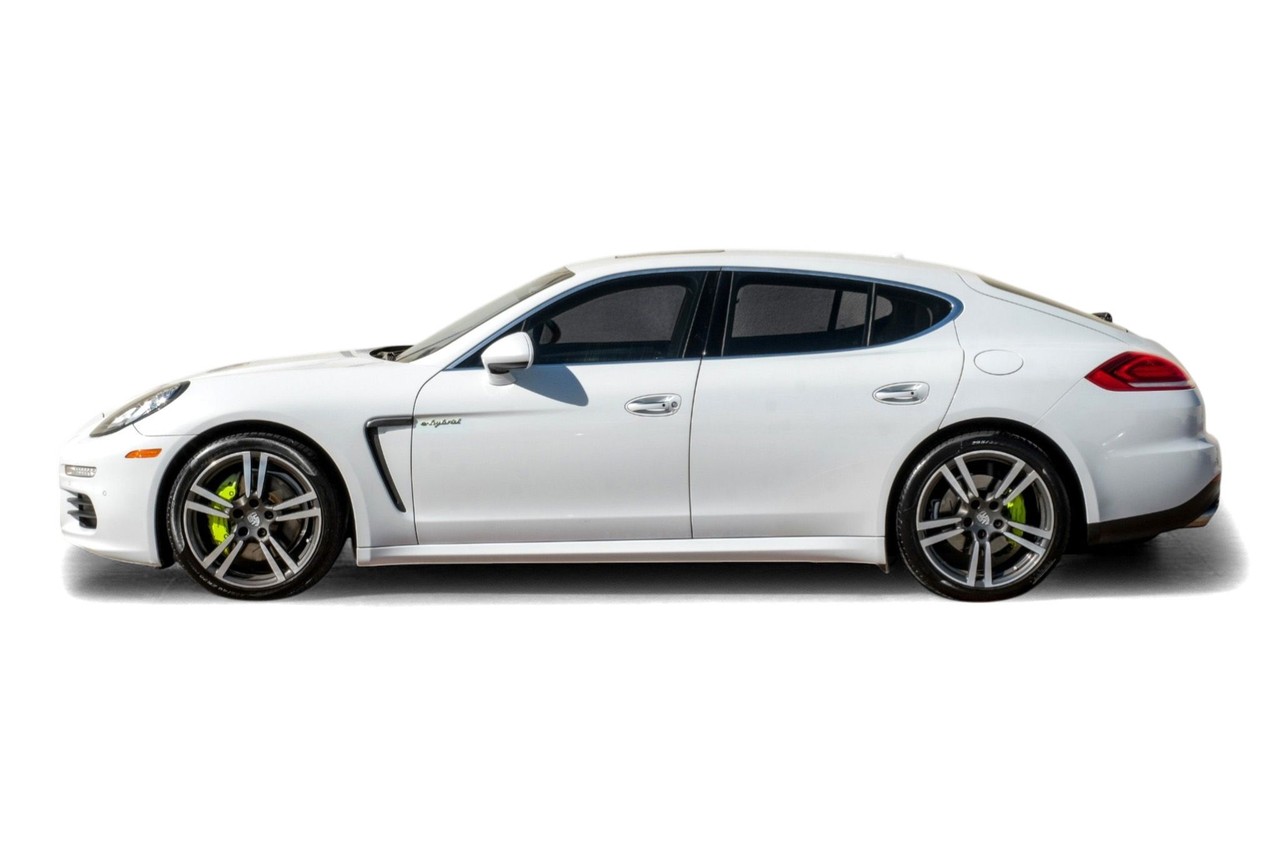 Porsche Panamera Vehicle Main Gallery Image 12