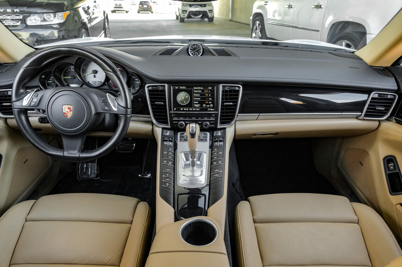Porsche Panamera Vehicle Main Gallery Image 15