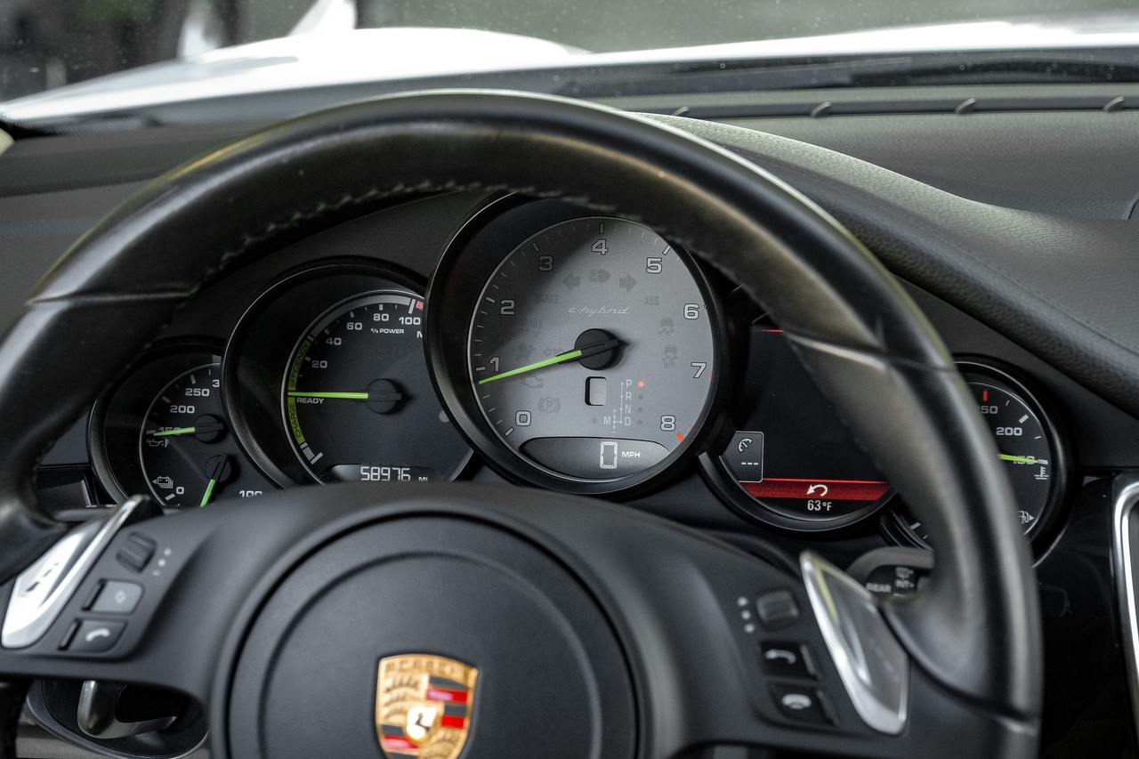 Porsche Panamera Vehicle Main Gallery Image 20