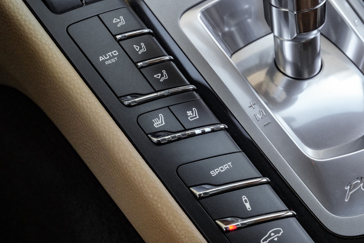 Porsche Panamera Vehicle Main Gallery Image 26