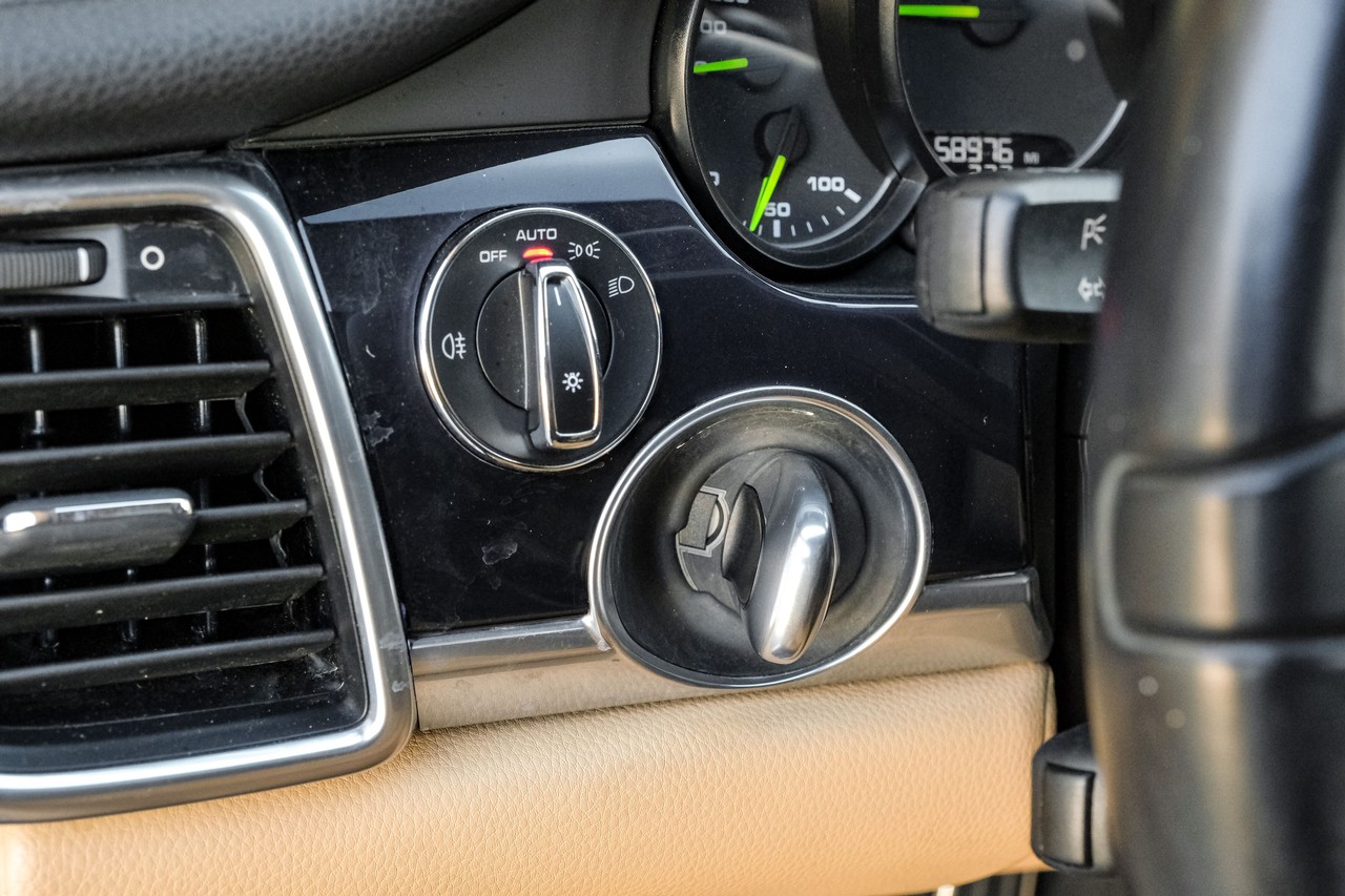 Porsche Panamera Vehicle Main Gallery Image 29