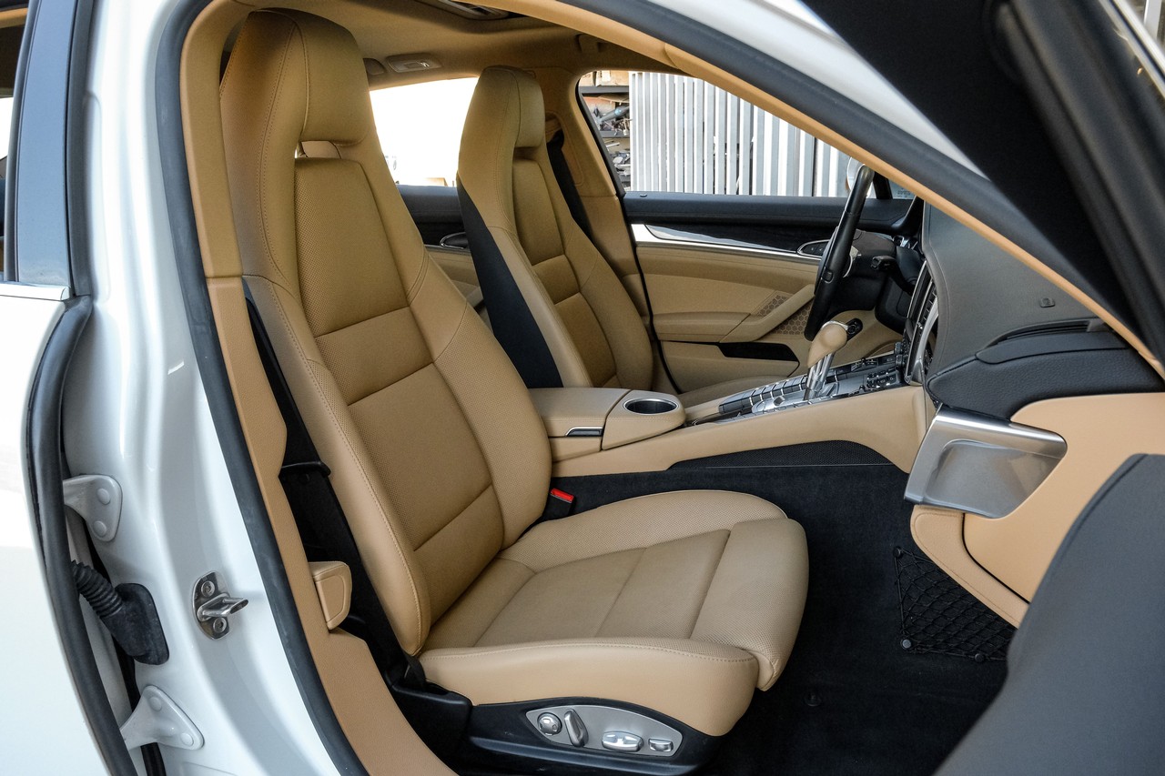 Porsche Panamera Vehicle Main Gallery Image 38