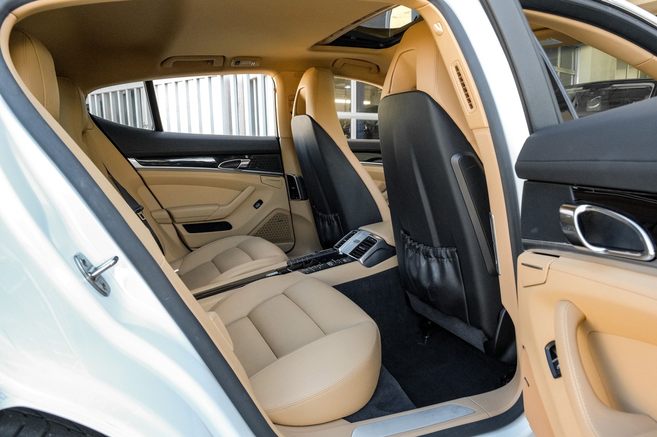 Porsche Panamera Vehicle Main Gallery Image 41