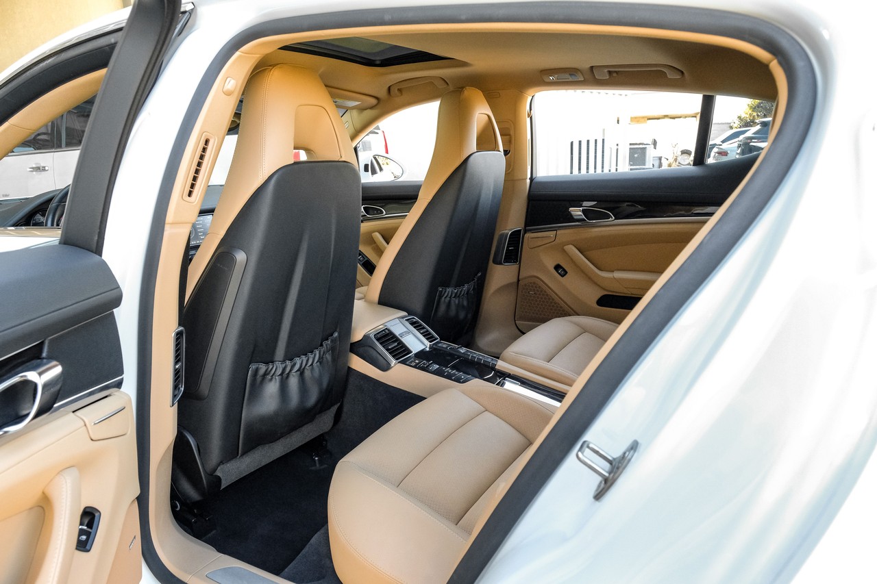 Porsche Panamera Vehicle Main Gallery Image 43