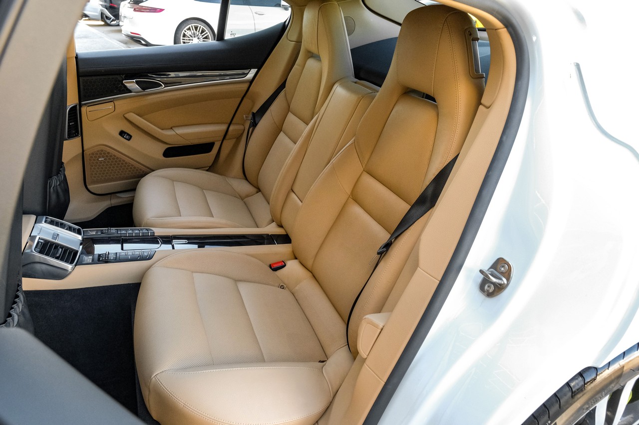 Porsche Panamera Vehicle Main Gallery Image 44