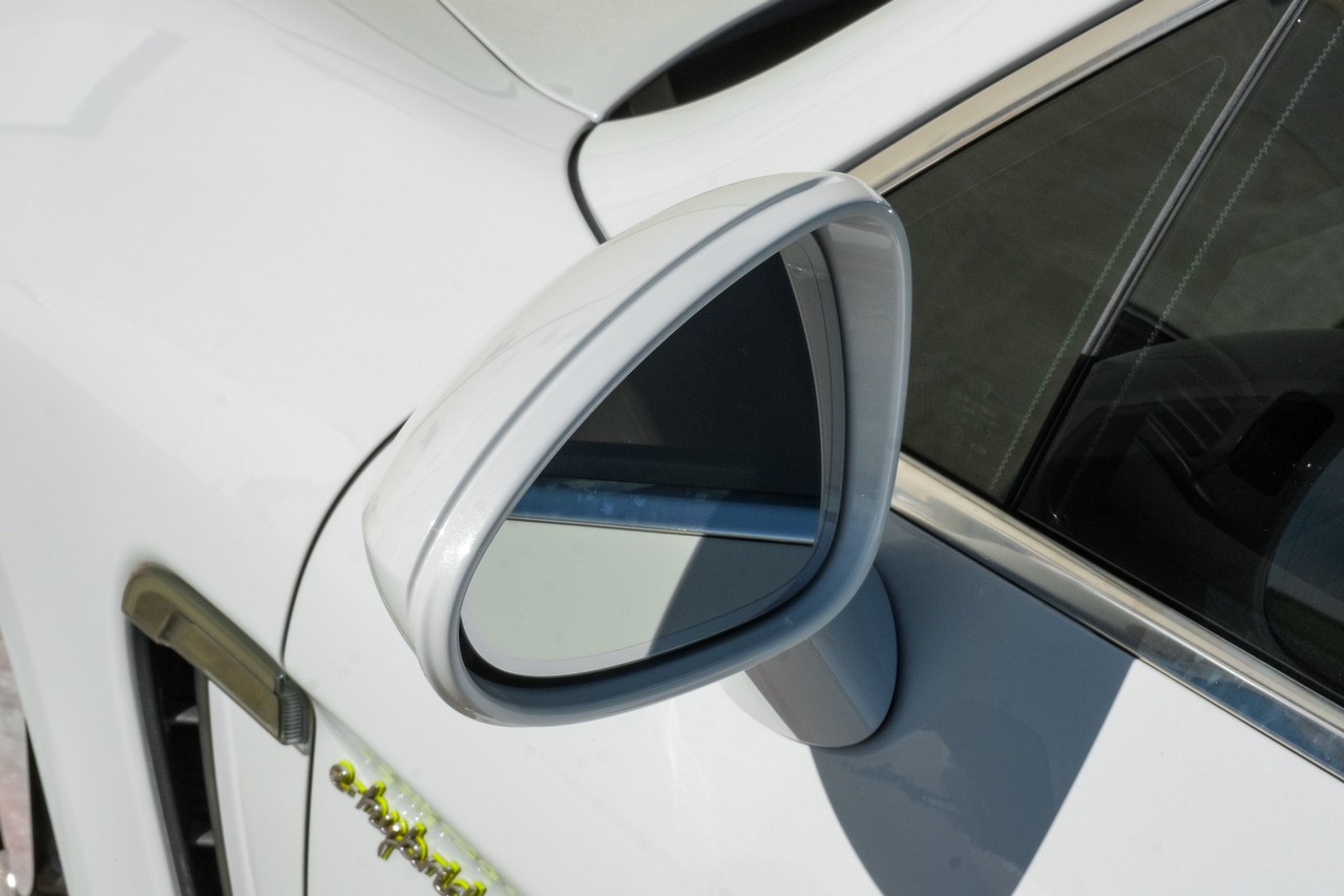 Porsche Panamera Vehicle Main Gallery Image 46