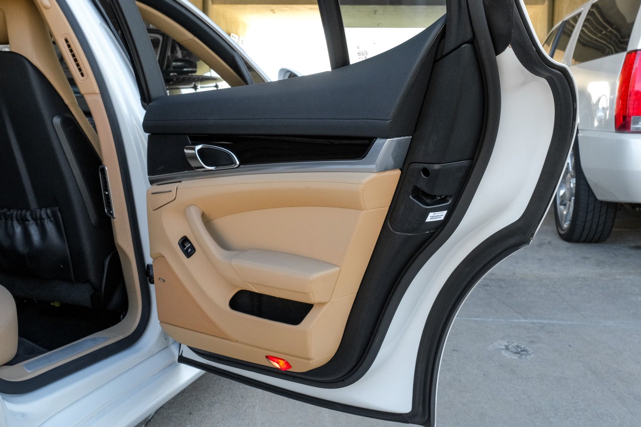Porsche Panamera Vehicle Main Gallery Image 51