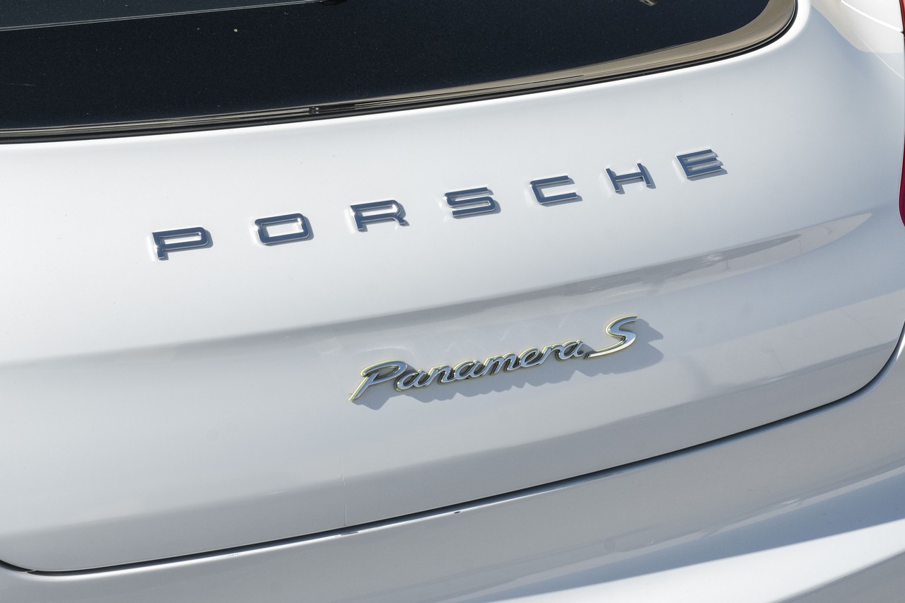 Porsche Panamera Vehicle Main Gallery Image 55