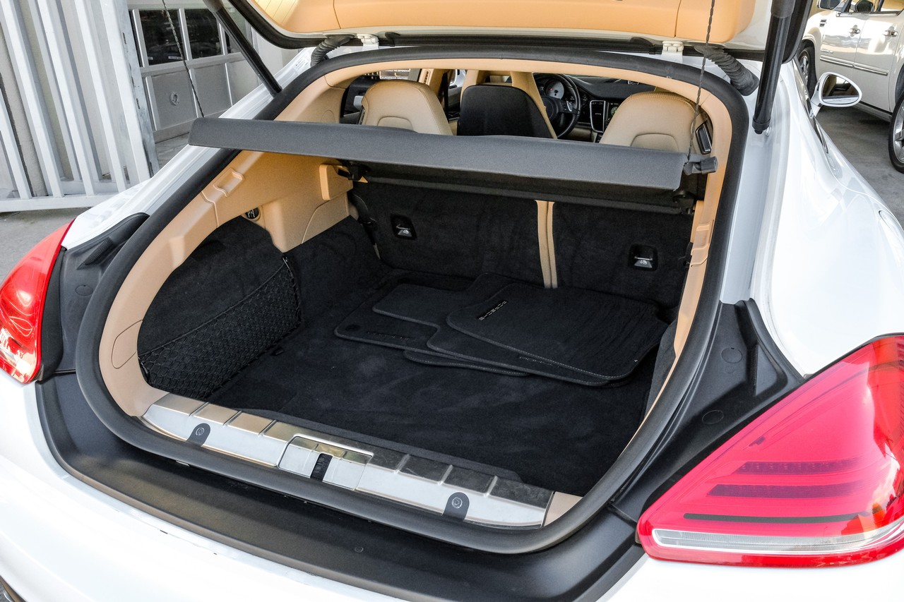 Porsche Panamera Vehicle Main Gallery Image 56