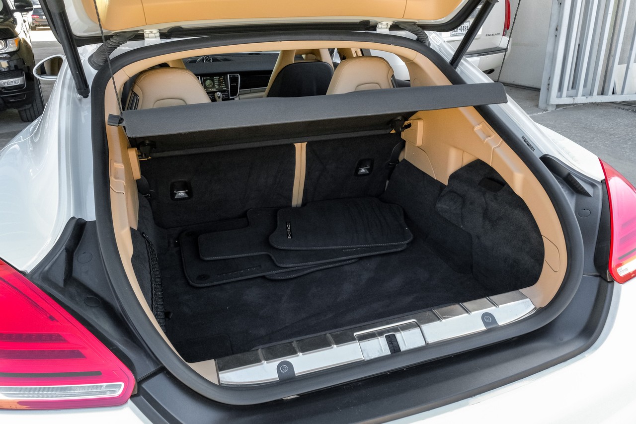 Porsche Panamera Vehicle Main Gallery Image 57