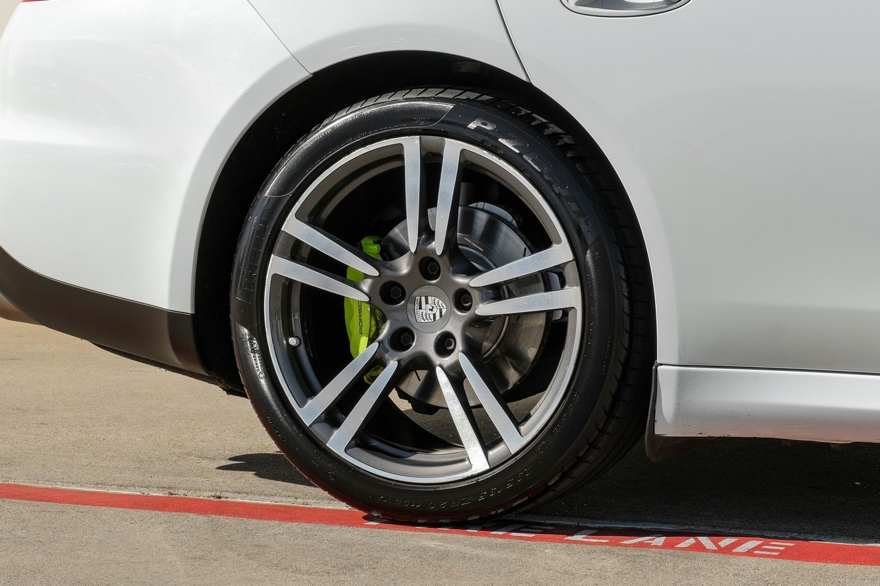 Porsche Panamera Vehicle Main Gallery Image 59