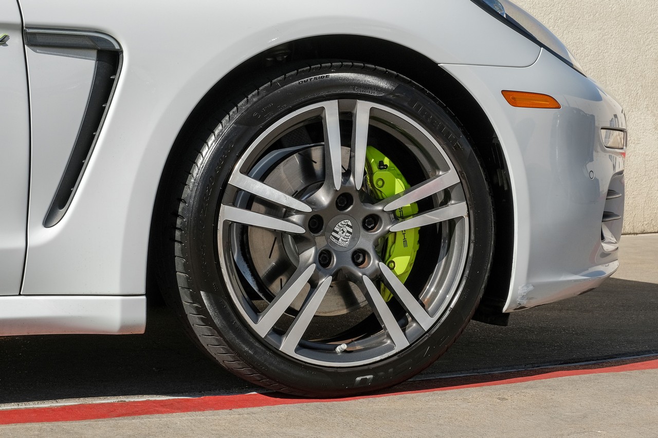 Porsche Panamera Vehicle Main Gallery Image 60