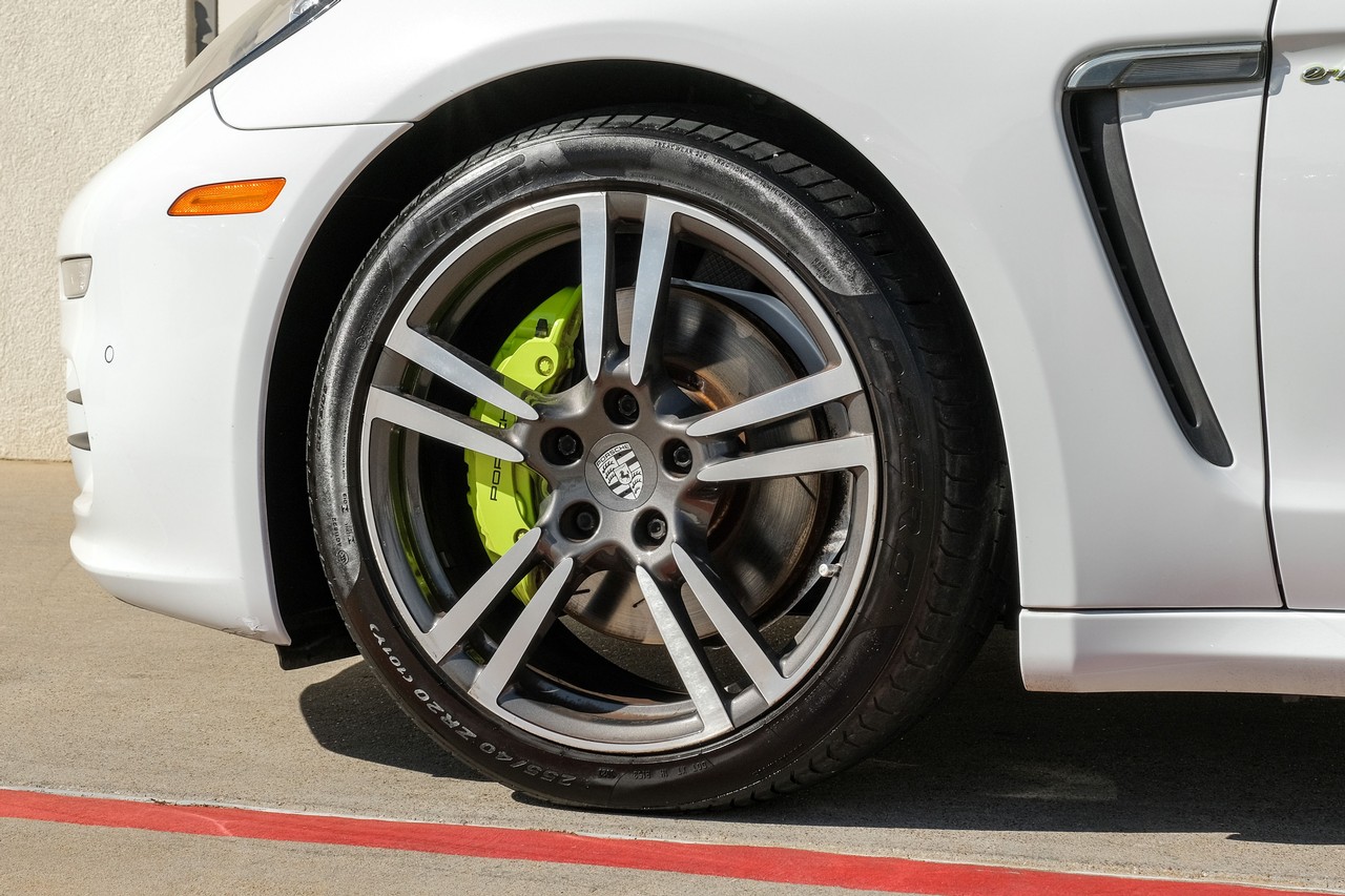 Porsche Panamera Vehicle Main Gallery Image 61