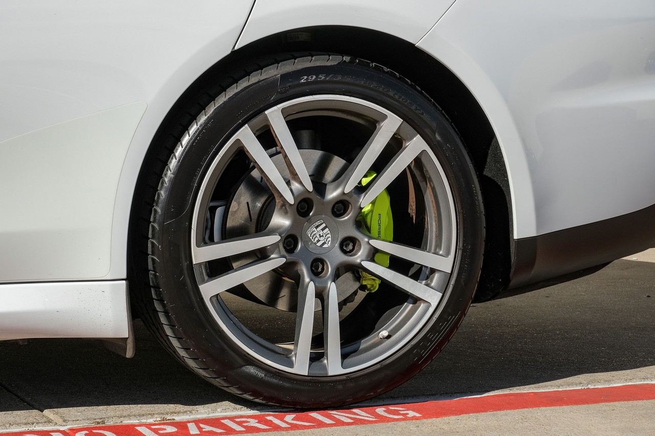 Porsche Panamera Vehicle Main Gallery Image 62