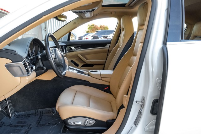 Porsche Panamera Vehicle Main Gallery Image 04