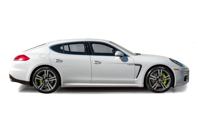 Porsche Panamera Vehicle Main Gallery Image 08