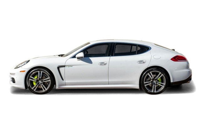 Porsche Panamera Vehicle Main Gallery Image 12