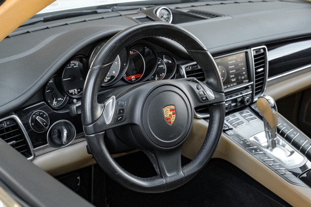 Porsche Panamera Vehicle Main Gallery Image 16