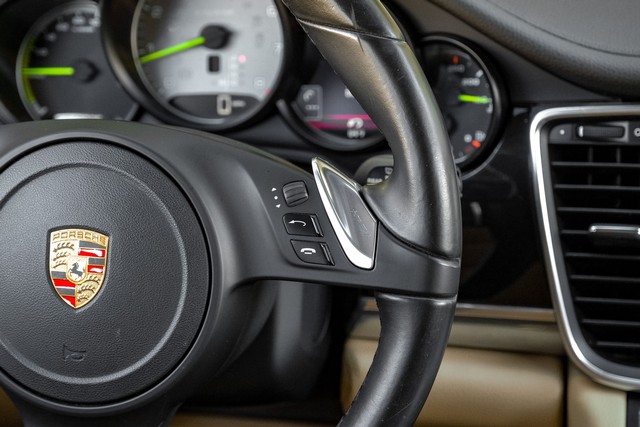 Porsche Panamera Vehicle Main Gallery Image 19
