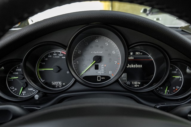 Porsche Panamera Vehicle Main Gallery Image 21