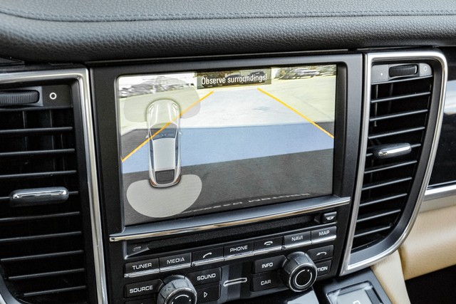 Porsche Panamera Vehicle Main Gallery Image 23