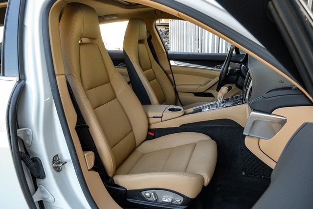 Porsche Panamera Vehicle Main Gallery Image 38