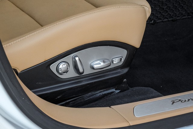 Porsche Panamera Vehicle Main Gallery Image 39
