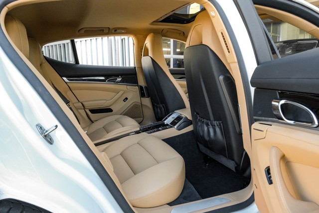 Porsche Panamera Vehicle Main Gallery Image 41