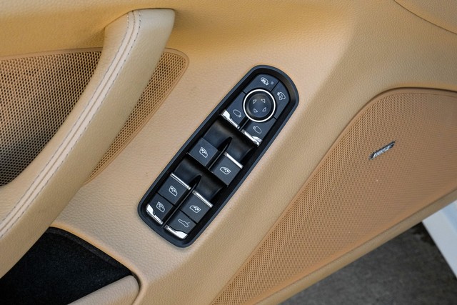 Porsche Panamera Vehicle Main Gallery Image 48