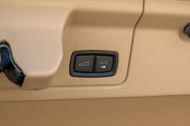 Porsche Panamera Vehicle Main Gallery Image 58