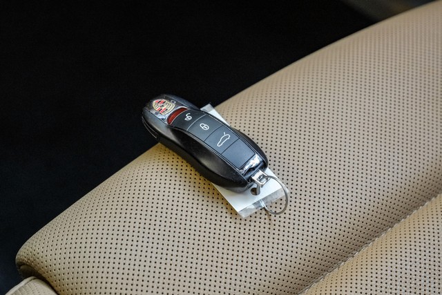 Porsche Panamera Vehicle Main Gallery Image 63