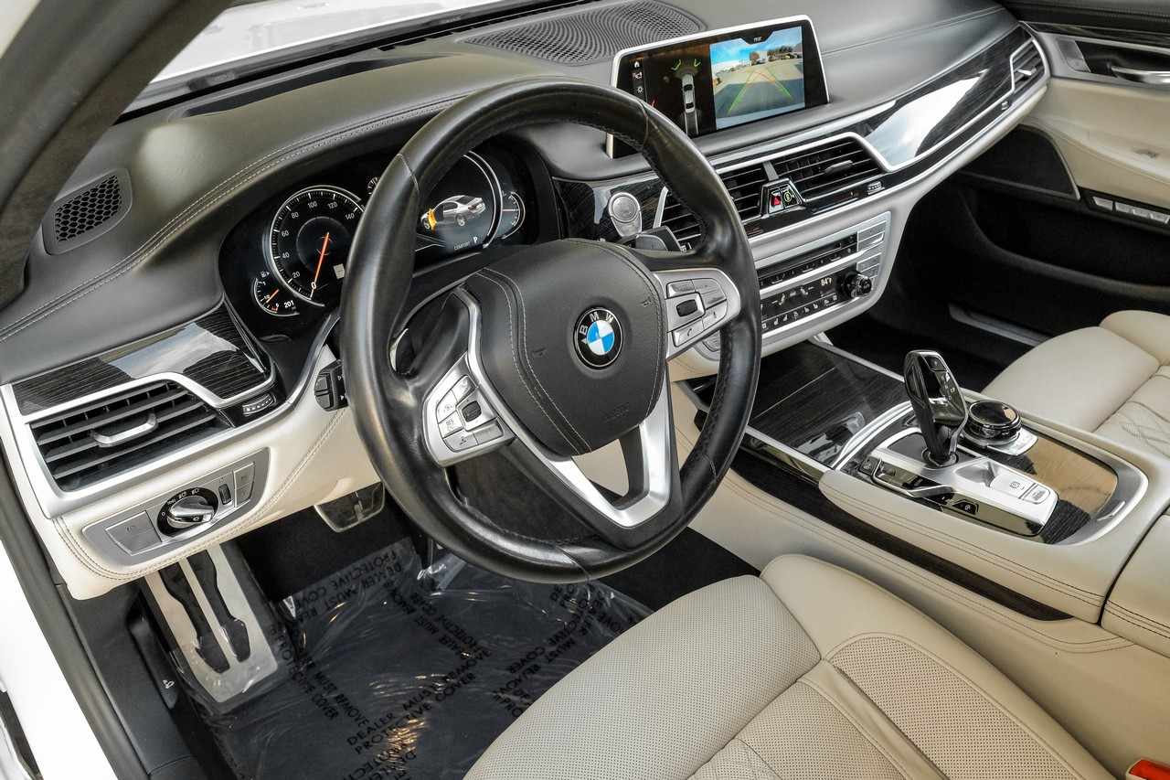 BMW 7 Series Vehicle Main Gallery Image 03
