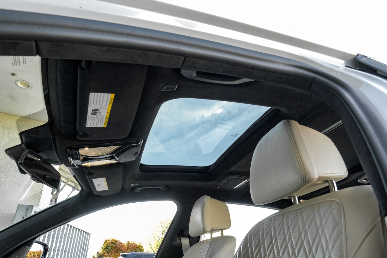 BMW 7 Series Vehicle Main Gallery Image 05