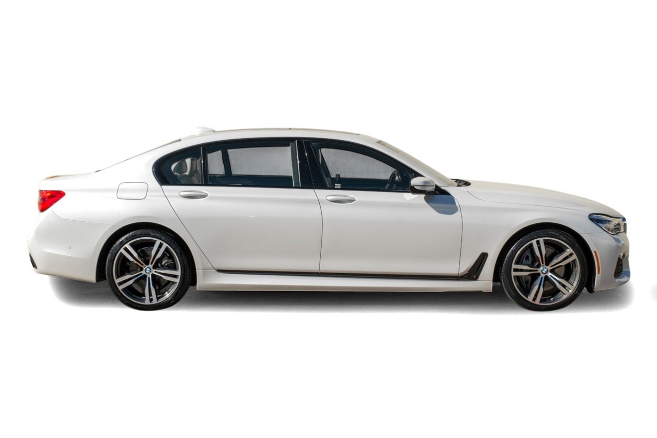 BMW 7 Series Vehicle Main Gallery Image 07