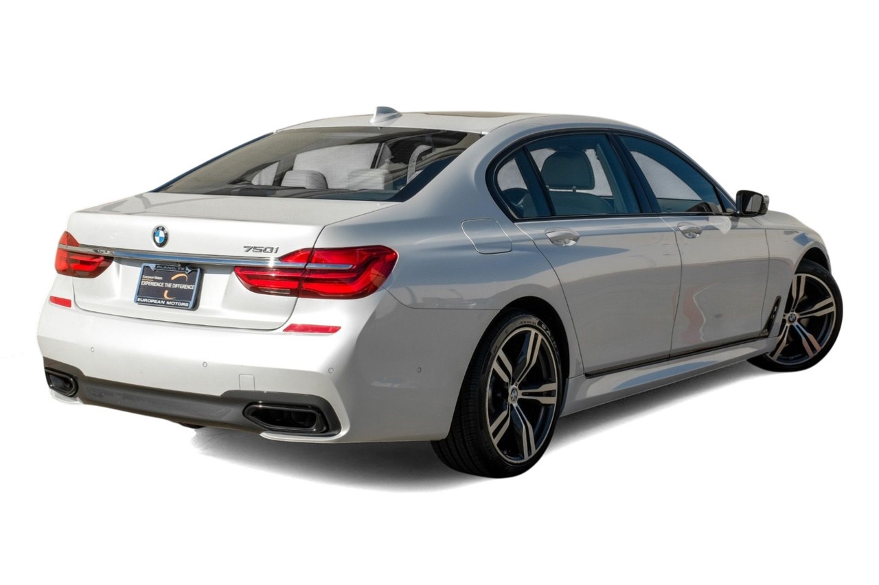 BMW 7 Series Vehicle Main Gallery Image 08
