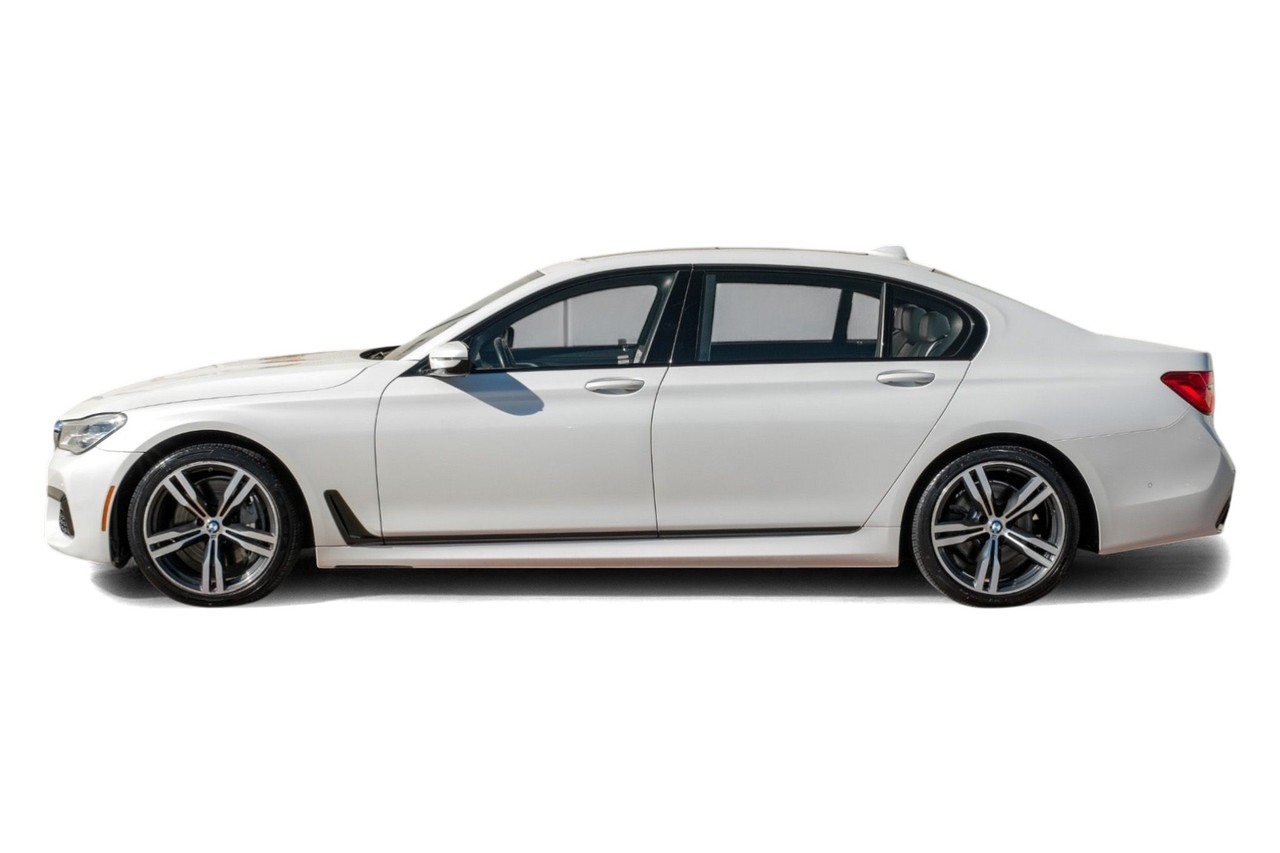 BMW 7 Series Vehicle Main Gallery Image 11