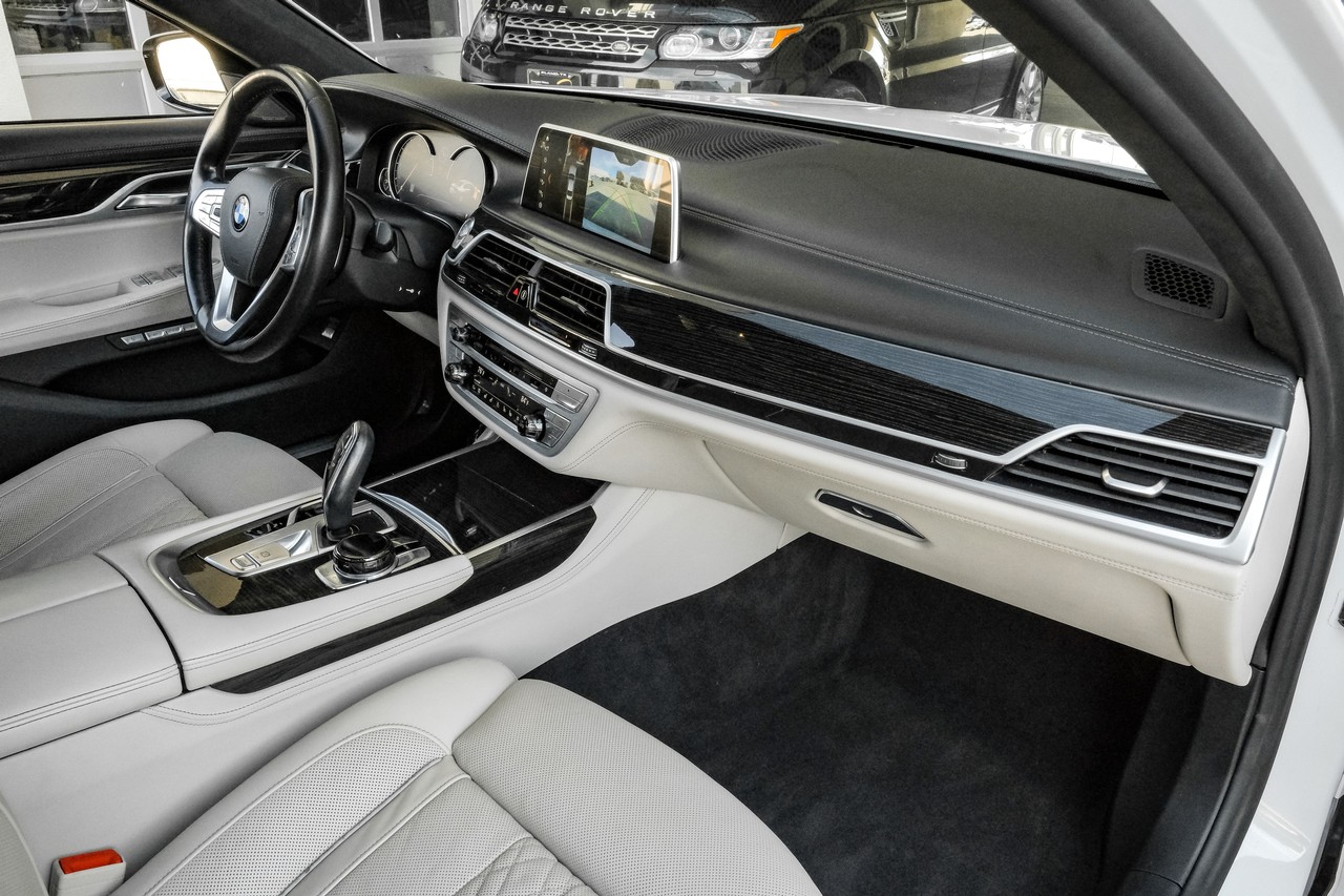 BMW 7 Series Vehicle Main Gallery Image 12