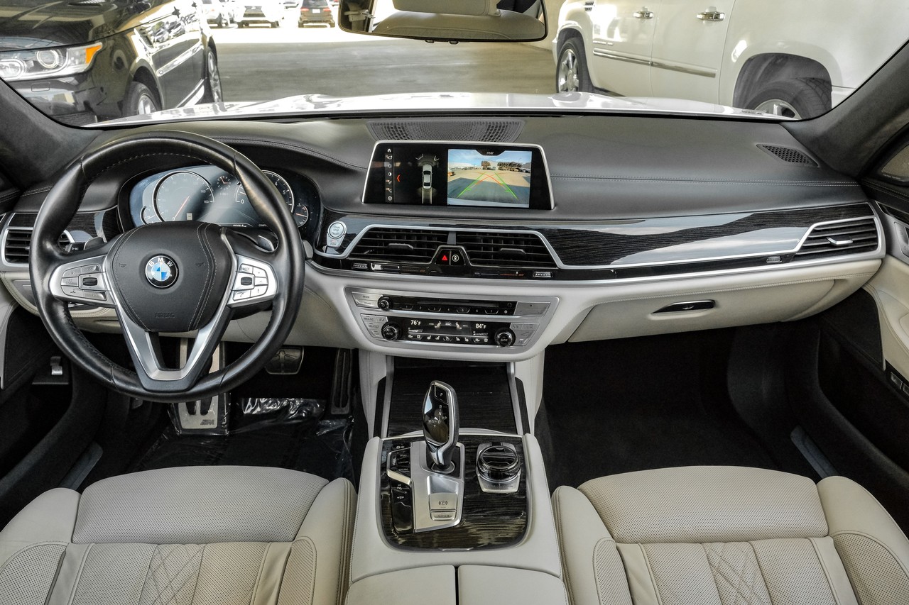 BMW 7 Series Vehicle Main Gallery Image 14