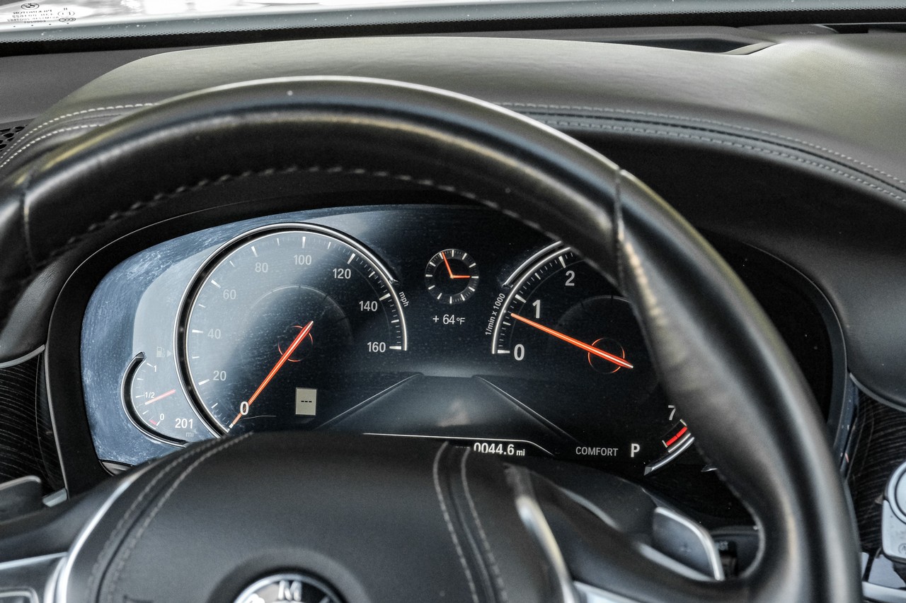 BMW 7 Series Vehicle Main Gallery Image 19